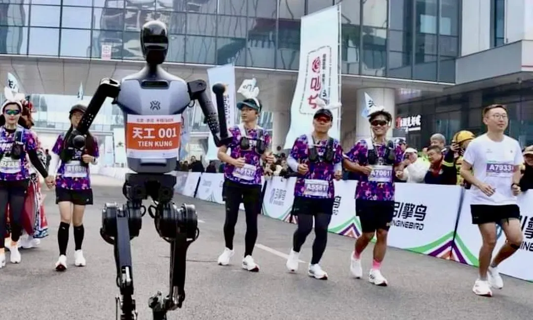 Çin İnsansı Robot Maratonu: Yapay Zeka Yarışıyor