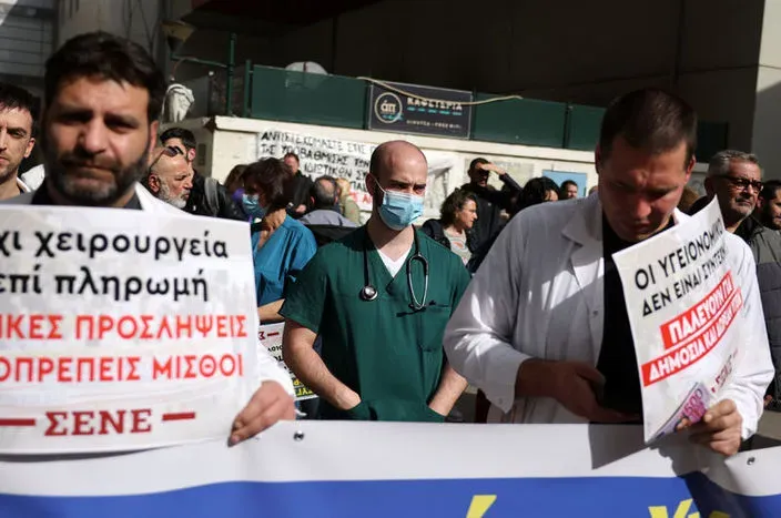 Yunanistan'dan Göç Eden Doktorlar: Nedenleri ve Etkileri