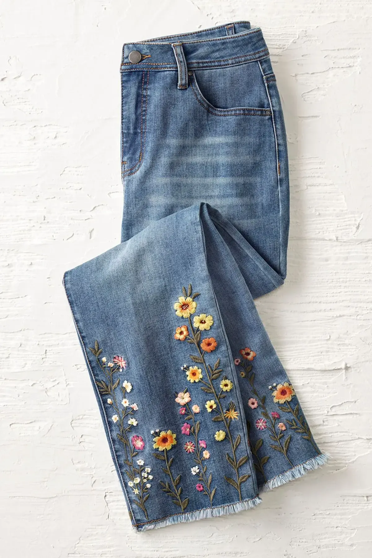 Embroidered design on denim: Long-lasting stitching tips