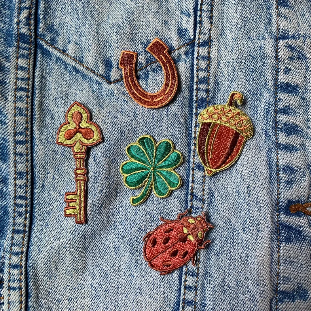 Embroidered patches on accessories: creative styling ideas