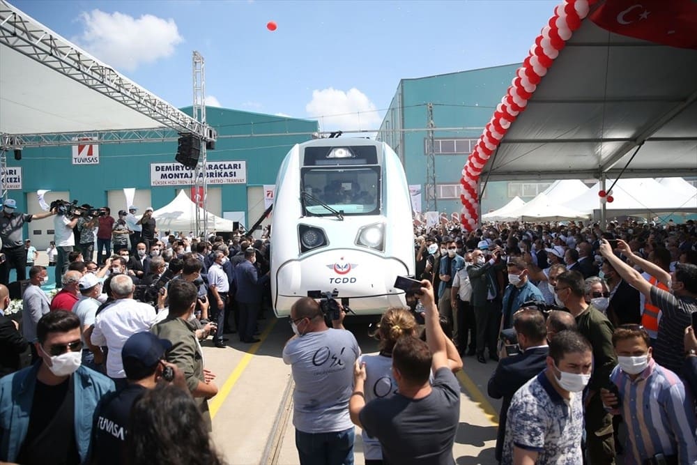 Türkiye’nin İlk Elektrikli Tren Projesi Hayata Geçiyor
