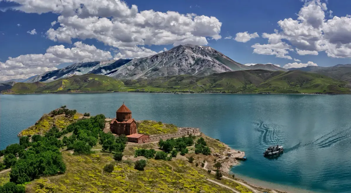 Akdamar Adası: Van Gölü'ndeki Tarihi Cennet