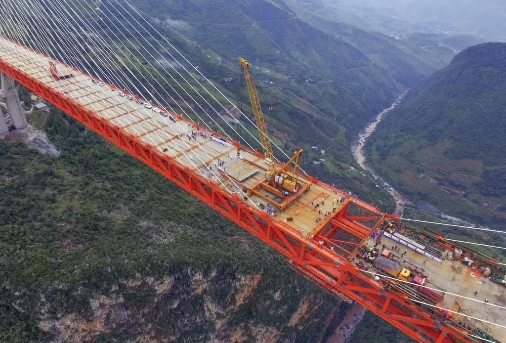 Dünyanın En Yüksek Köprüsü Açılıyor: Huajiang Projesi