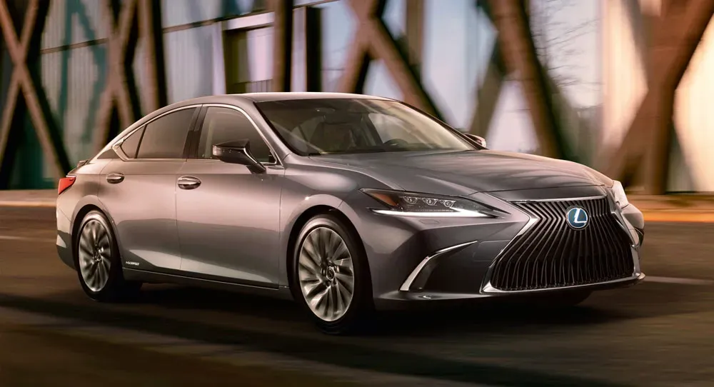 Lexus ES Sedan: Yeni Tasarım ve Teknolojiyle Tanıtıldı