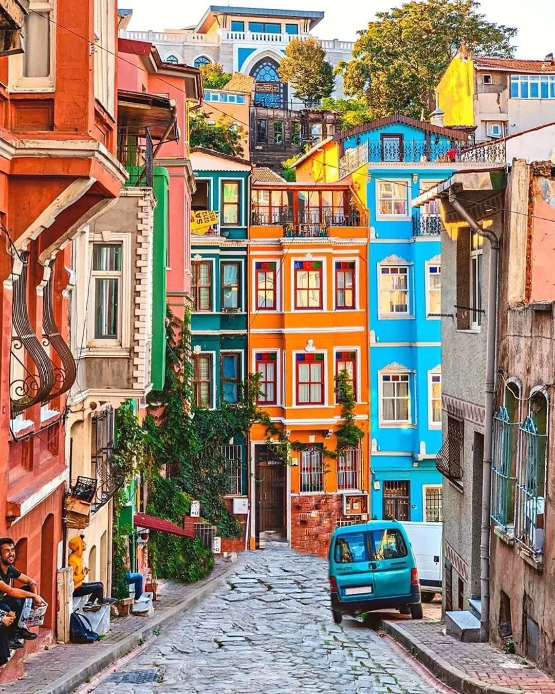 Balat: İstanbul'un Tarihi ve Popüler Semti Hakkında Bilgiler