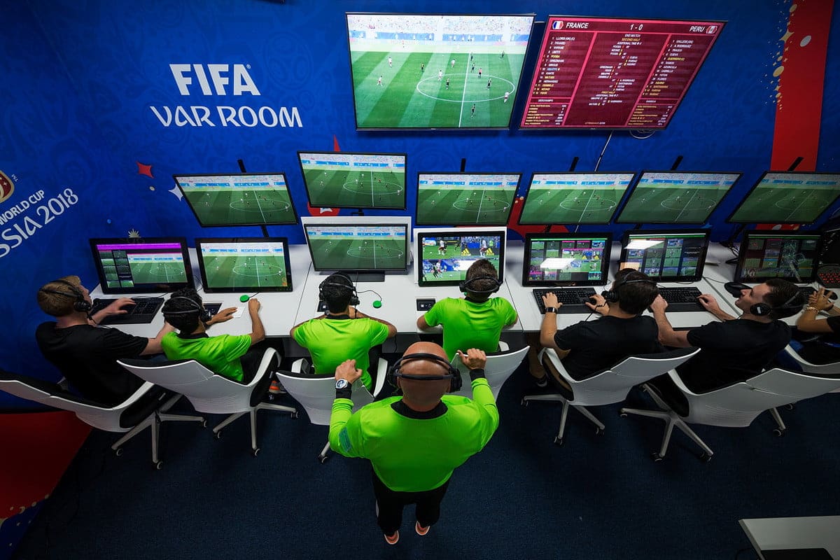 Futbolda Teknolojinin Rolü Ve Var Sistemi