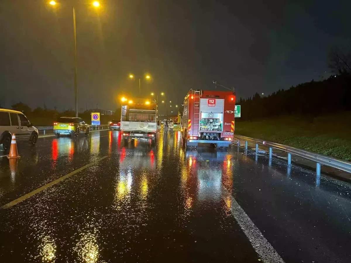 TEM Otoyolu Yangını: İstanbul İstikametine Giden Araç