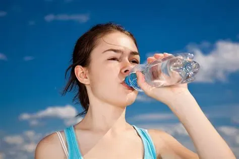 Sağlık için su tüketimi: Günde kaç litre gerekir? Detaylar