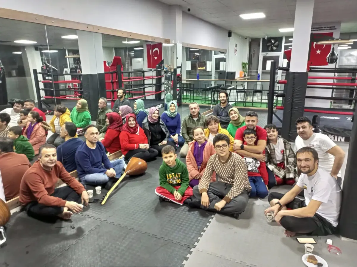 Kick Boks Aile: Ringe Çıkan Ebeveynler ve Çocukları