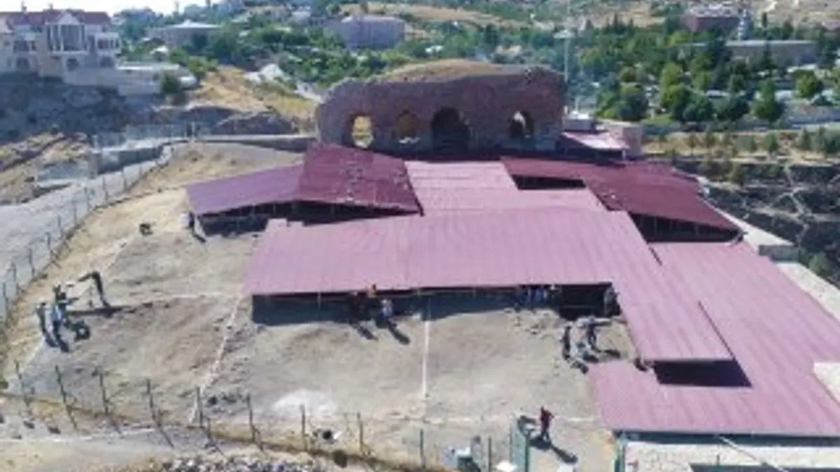 Harput Kalesi Kazıları: Tarihi Kalede Çalışmalar Sürüyor