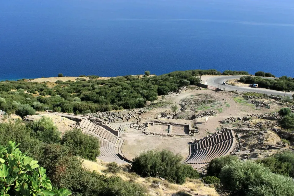 Assos Tiyatrosu: 2200 Yıllık Tarih Yeniden Hayat Buluyor