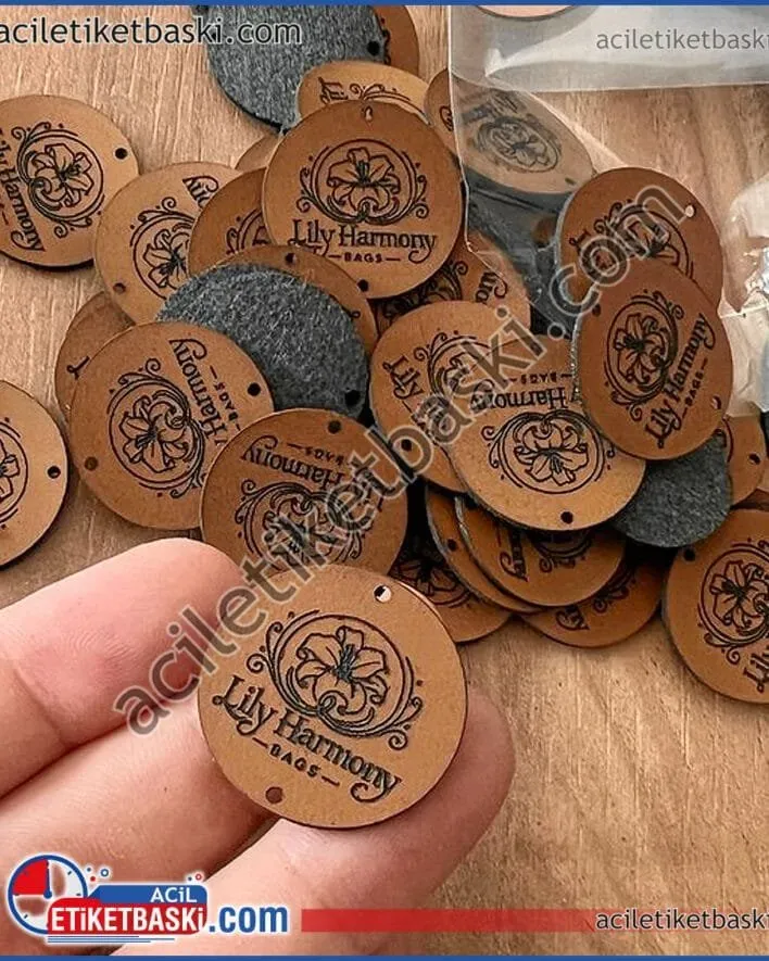 Toplu satış mı özel tasarım mı kolye etiketi: Karar rehberi