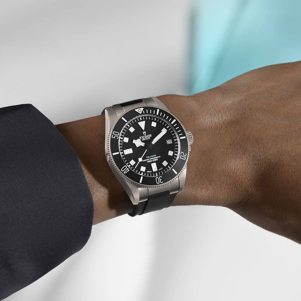 Saat Tutkunlarının İkilemi: Black Bay ve Tudor Pelagos Farkı