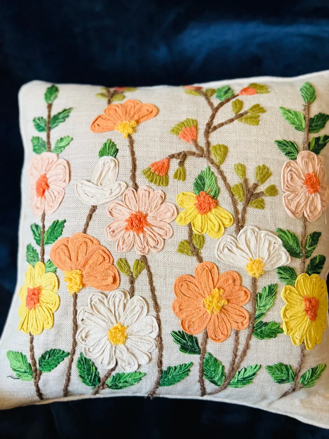Embroidered design for home decor: choosing colors