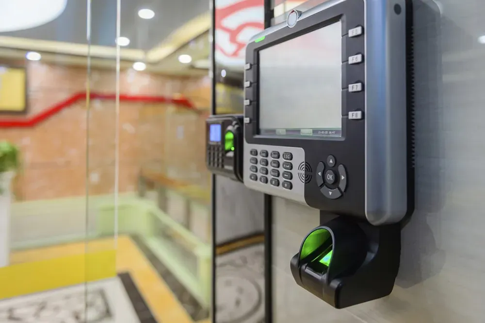 Geçiş Kontrol Sistemleri ile RFID Biometrik ve Mobil Erişim