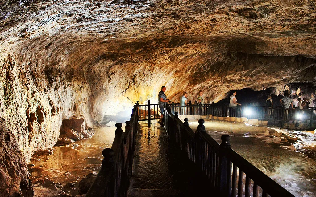 Kaklık Mağarası: Yer Altındaki Gizli Pamukkale