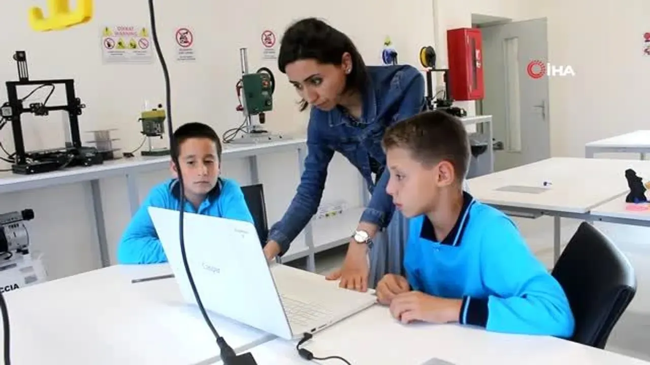 Eğitimde Teknoloji Dönüşümü: Uzaktan Öğrenme ve Kişiselleştirme