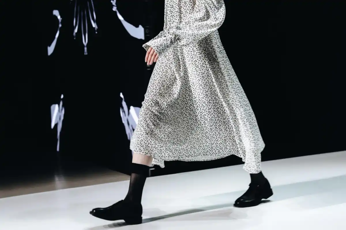 Moda Haftalarının Perde Arkası: Haute Couture Defilelerine Katılmanın Ayrıcalıklı Dünyası