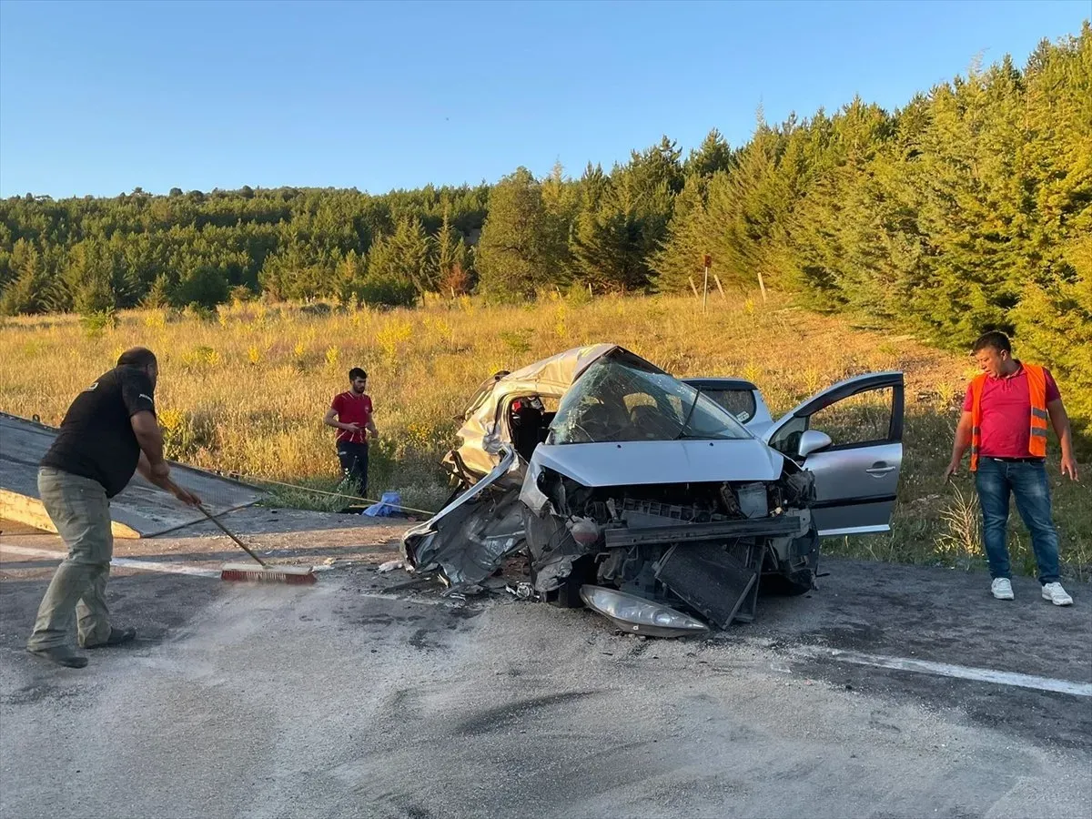 Beyşehir Kaza: Ekin Tarlasına Savrulan Otomobilde 4 Yaralı