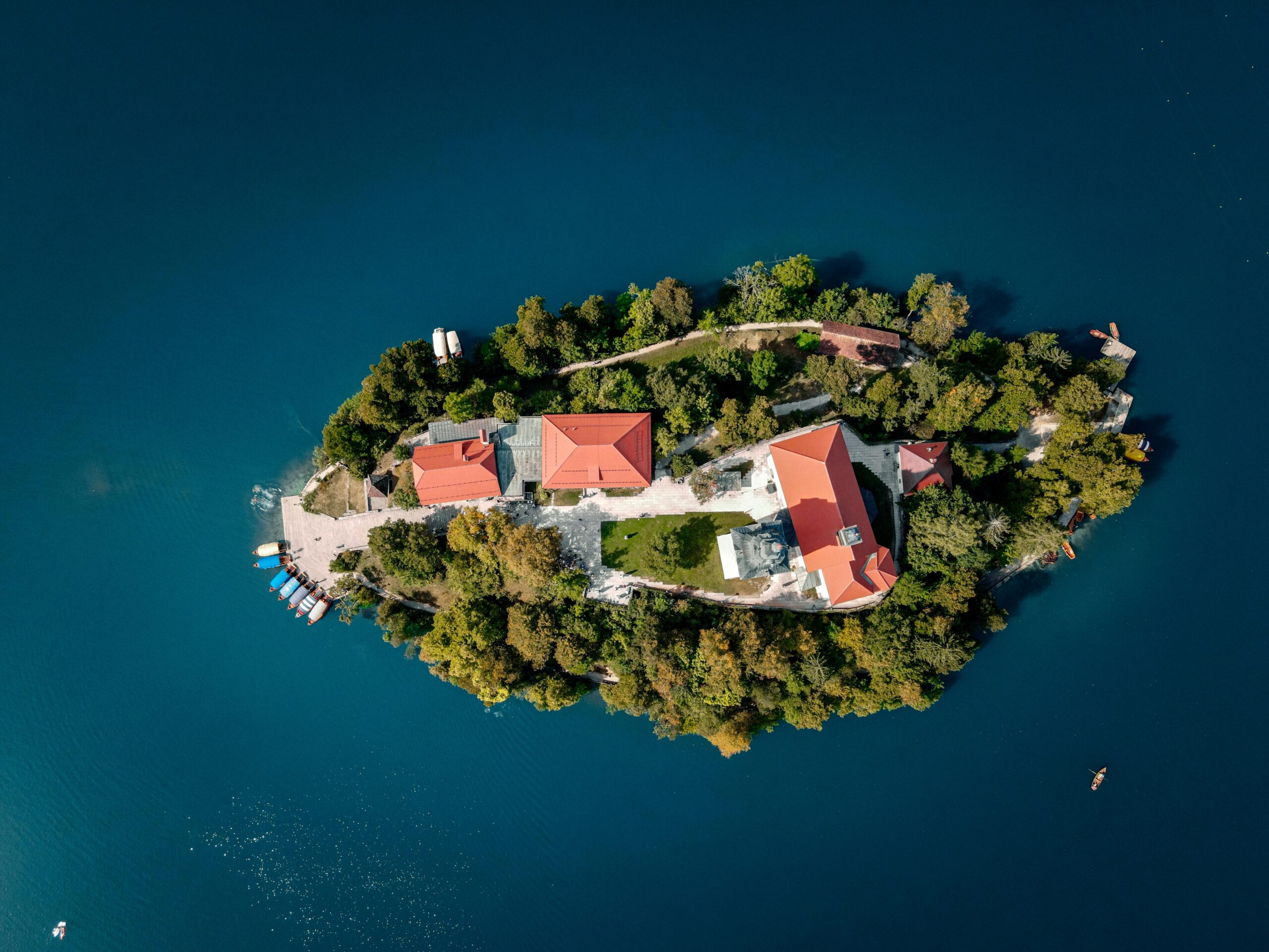 Görünmez Lüksün Sığınakları: Dünyanın En İzole Özel Ada Destinasyonları