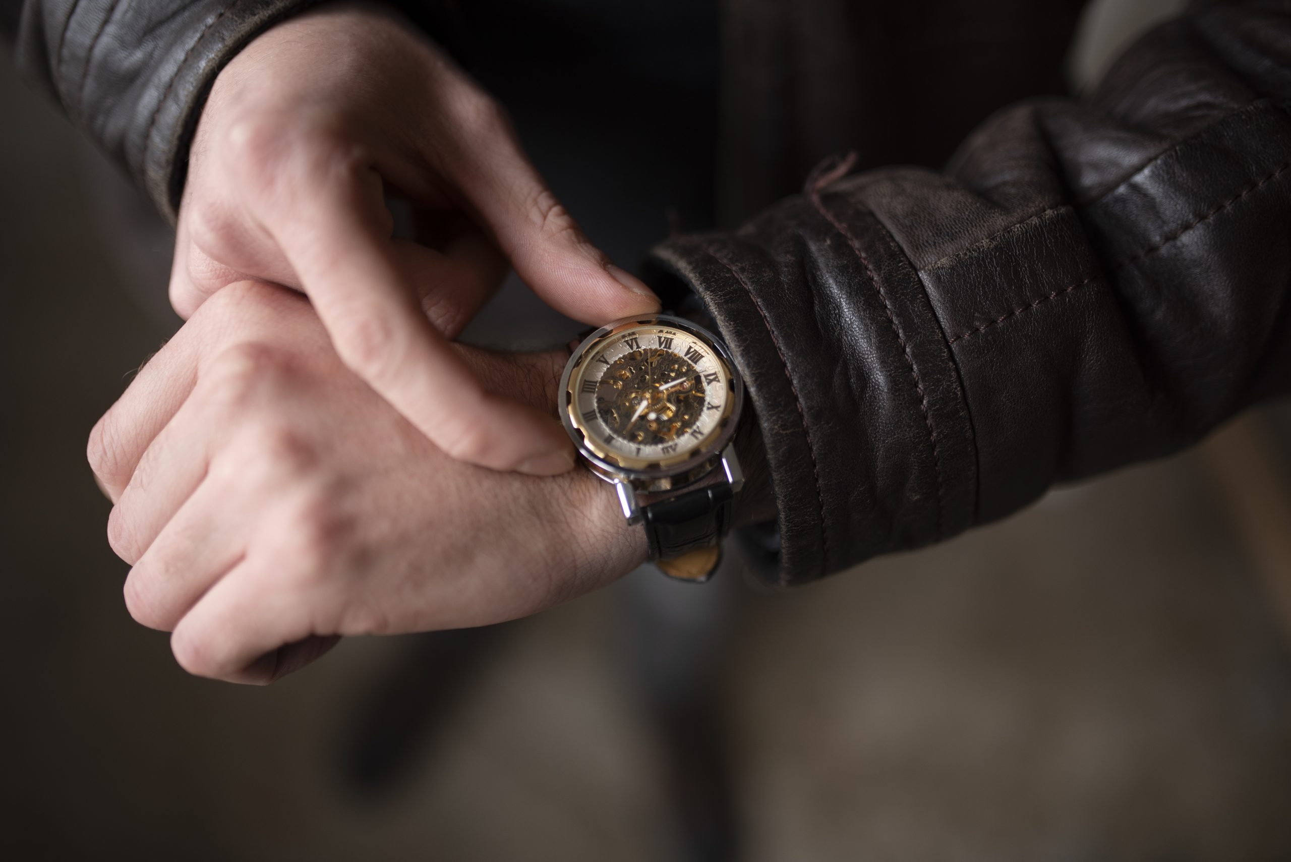 Lüksün Zamansız Simgesi: Rolex Saat Seçimi ve Yatırım Avantajları
