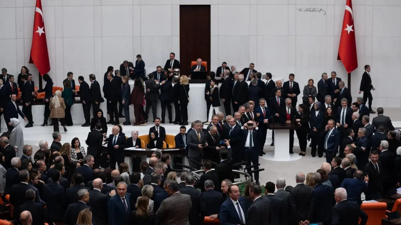 Gündem Son Dakika 2025: En Yeni Gelişmeler ve Yorumlar
